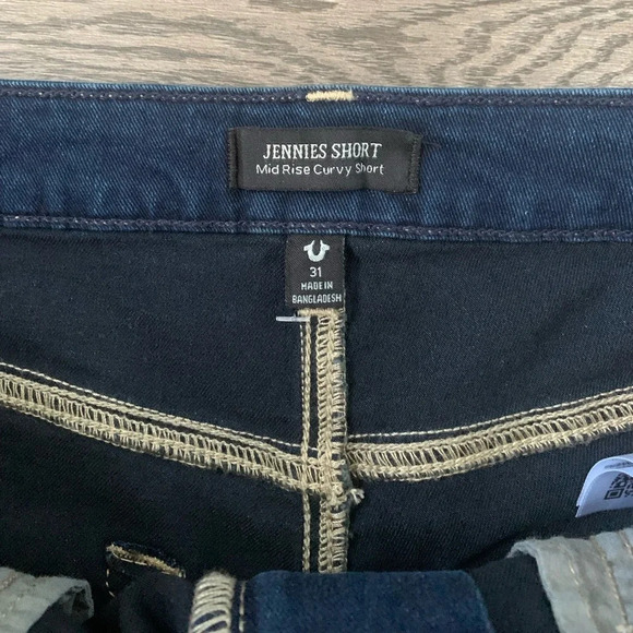 True Religion Jennie Mid Rise Raw Hem Shorts - Size 31 - Dark Scorched Wash NWT - Picture 8 of 15